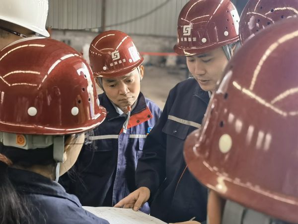朱總、張博項(xiàng)目現(xiàn)場觀摩：上海君康工貿(mào)指定房屋安全性檢測1